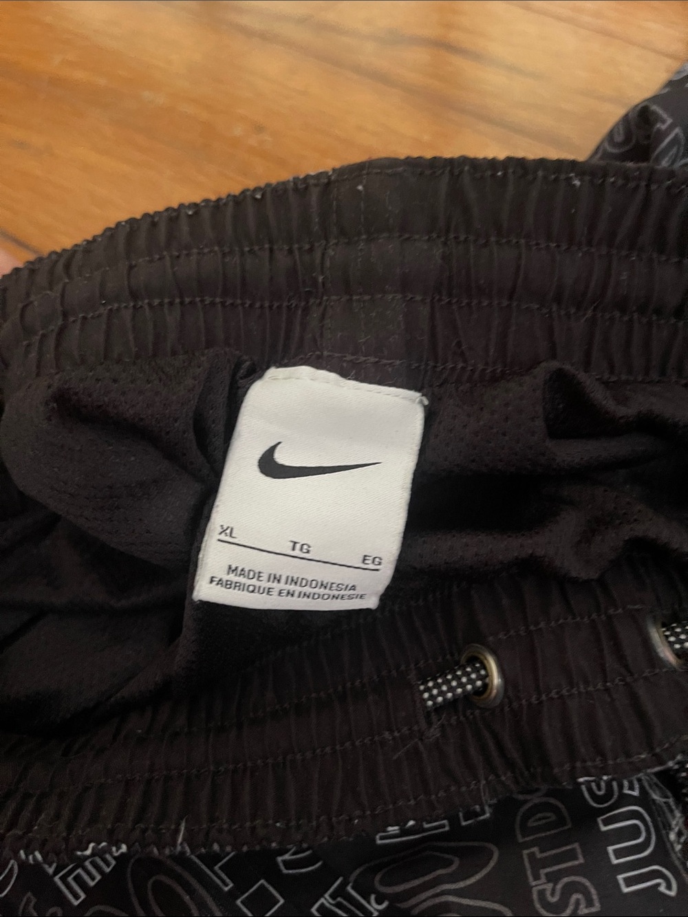 Nike Men’s Black Graphic Athletic Shorts - Picture 2 of 3